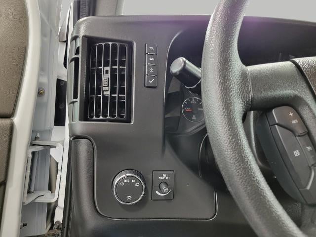 2025 Chevrolet Express Passenger 3500 1LS