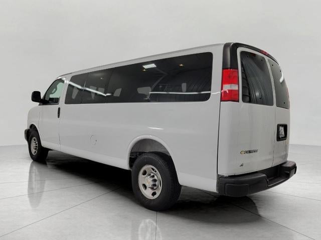 2025 Chevrolet Express Passenger 3500 1LS
