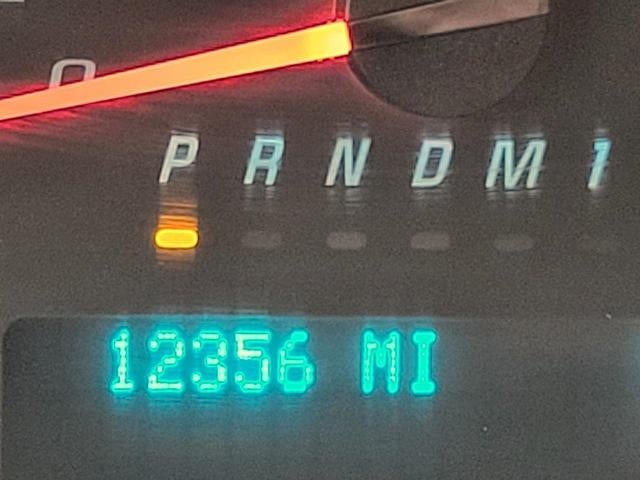 2025 Chevrolet Express Passenger 3500 1LS